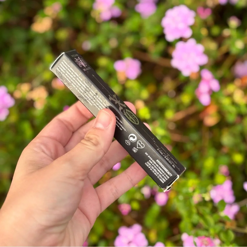 BNIB KVD Beauty • Hollyhock 70
